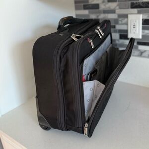 Swiss Gear Travel Carry On Suitcase Black Rolling Laptop Bag